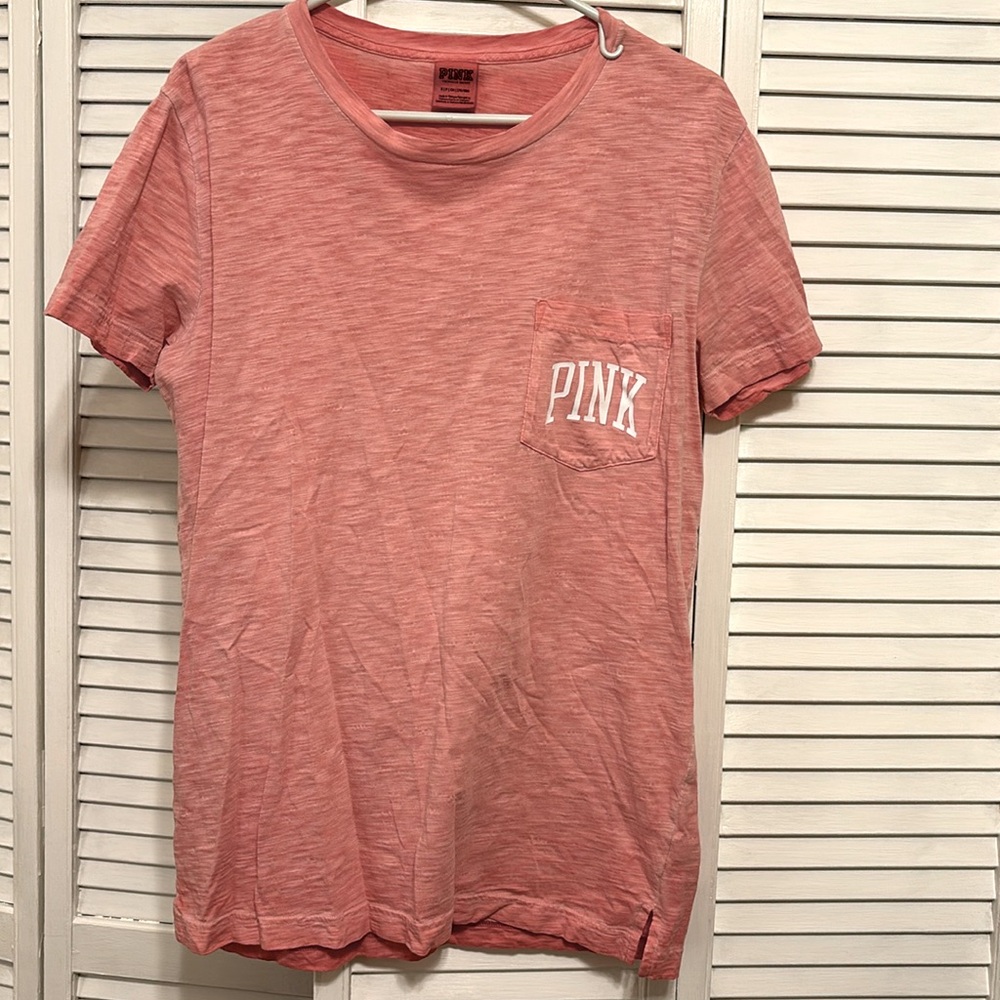 NWOT VS Pink heathered red in color tee